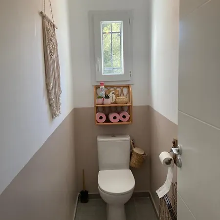 Dans Maison Avec Piscine Homestay *